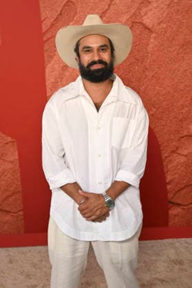 Kunal Nayyar at the premiere of the movie *Coyote vs. Acme* at the Fox Village Theater in Los Angeles, August 26, 2026 Foto:xD.xStarbuckx xFuturexImagex coyote_6911