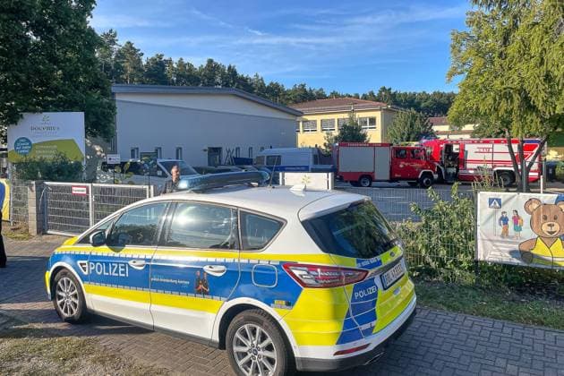 Gosen-Neu Zittau, Brandenburg, Deutschland, 27.08.2026: Amoktat an Docemus-Campus: Polizei hat den Tatort abgesperrt *** Gosen Neu Zittau, Brandenburg, Germany, August 27, 2026: Shooting spree at Docemus Campus; police have cordoned off the crime scene Copyright: xdtsxNachrichtenagenturx dts_131500