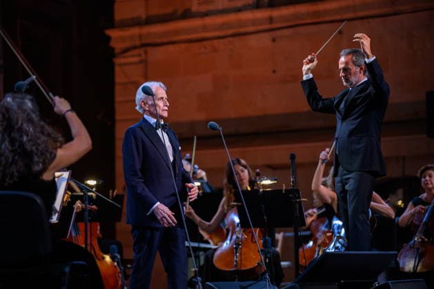 Arts, Musik, Jose Carreras Auftritt in Dubrovnik Dubrovnik, Croatia, 270826. The famous Spanish tenor Jose Carreras held a concert in front of the Dubrovnik Cathedral, where he was joined by soprano Dusica Bijelic, and musical accompaniment was provided by the Dubrovnik Symphony Orchestra under the direction of the conductor David Gimenez, Carreras long-time collaborator. Photo: Tonci Plazibat CROPIX Dubrovnik Croatia Copyright: xxToncixPlazibatx jose_carreras28-270826