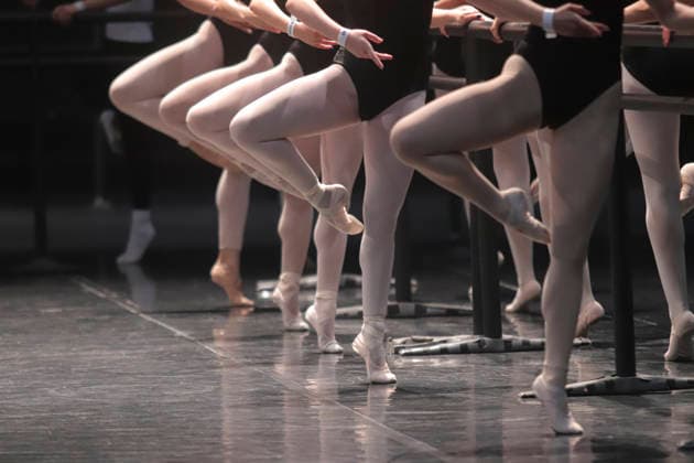 Ballet Master Class By Acclaimed Dancer Isaac Hernandez in Mexico Advanced ballet students perform a synchronized routine on stage during an exclusive master class led by internationally acclaimed dancer Isaac Hernandez at the Centro Nacional de las Artes (CENART) on August 26, 2026, in Mexico City, Mexico. Hernandez, a world-renowned principal dancer who has performed with prestigious companies like the English National Ballet and San Francisco Ballet, shared his technical expertise, artistic insights, and elite training methods with the next generation of Mexican dancers. Mexico City Mexico City Mexico Copyright: xCarlosxSantiagox