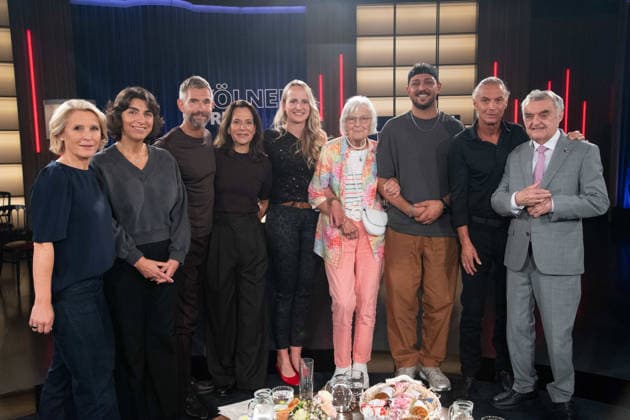 From left: Susan LINK, host; Dilek GUERSOY, Gürsoy, physician, surgeon; Micky BEISENHERZ, host; Anne WILL, host; Laura and Maria STEGEMANN, farmers; Abdul Kader CHAHIN, comedian, Peter BRINGS, musician, singer, Herbert REUL, CDU, Minister of the Interior of the State of North Rhine-Westphalia, on the program Kölner Treff on WDR television, August 27, 2