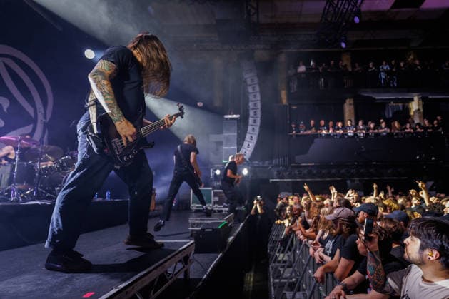 Deafheaven live in Oslo, Norway Oslo, Norway. 27th, August 2026. The American metal band Deafheaven performs a live concert at Rockefeller in Oslo. Here bass player Chris Johnson is seen live on stage. Norway, Oslo, Rockefeller  Copyright: xGonzalesxPhoto KetilxMartinsenx