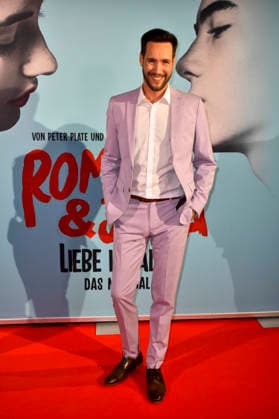 ABB ROMEOJULIA: Sven Kroll walks the red carpet at the premiere of the musical *Romeo and Juliet: Love Is Everything* at the Capitol Theater on August 27, 2026, in Düsseldorf, North Rhine-Westphalia, Germany
