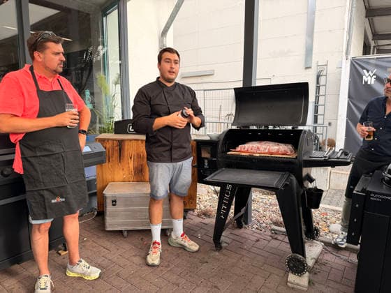 Joel Engelter demonstrates his favorite BBQ sauce for brushing on the Bacon Bomb meatloaf Büttelborn, August 27, 2026 Grillfürst BBQ Seminar