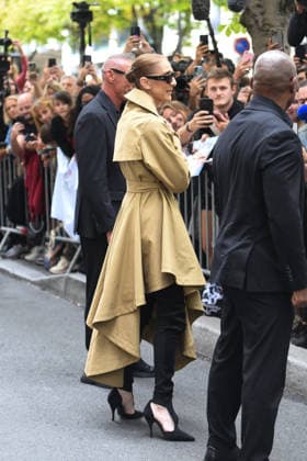 Celine Dion Arrives At The Royal Monceau - Paris Canadian singer Celine Dion arrives at the Le Royal Monceau - Raffles Paris hotel greeted by hundreds of fans following her flight from Las Vegas. Paris, France, August 28, 2026. Photo by Florian Poitout ABACAPRESS.COM Paris France  Copyright: xPoitoutxFlorian ABACAx