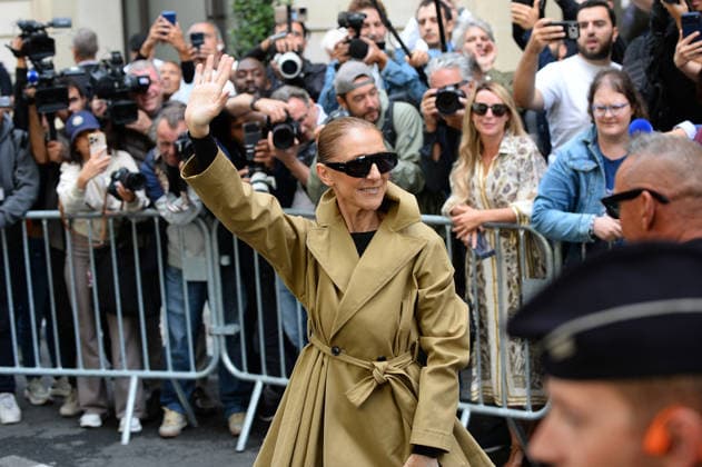 Céline Dion was cheered by her fans upon her arrival at the Royal Monceau luxury hotel in Paris on August 28, 2026. Céline Dion plans to give a series of 16 concerts in France, after more than six years away from the stage due to the rare neurological condition she suffers from. Her shows will begin on September 12, 2026, at the Plenitude Arena in Nanterre, Hauts-de-Seine. She plans to perform three concerts a week, on Wednesdays, Fridays, and Saturdays, in front of more than 30,000 spectators per night. Ten additional concerts are also scheduled for May 2027. Céline Dion was greeted by fans upon her arrival at the Royal Monceau luxury hotel in Paris on August 28, 2026. She plans to perform a series of 16 concerts in France, marking her re Copyright: xAgencex xBestimagexAgencex xBestimagex