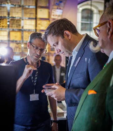 Lars Klingbeil, Federal Minister of Finance, photographed during his visit to the Museum of Natural History. The federal government is providing approximately 200 million euros in funding for the museum’s renovation and modernization efforts. Here, he is touring a digitization project with a staff member and Johannes Vogel, Dir Copyright: xThomasxKoehlerx