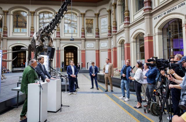 Lars Klingbeil, Federal Minister of Finance, photographed during his visit to the Museum of Natural History. The federal government is providing approximately 200 million euros to fund the museum’s renovation and modernization efforts. Pictured here with Johannes Vogel, Director General, during a press conference. Photographed on behalf of the Federal Ministry of Finance, Berlin, Germany Copyright: xThomasxKoehlerx