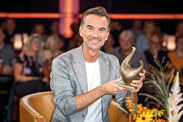 MDR Riverboat host, singer, and actor Florian Silbereisen with the Golden Hen award during the taping of the MDR talk show Riverboat on August 28, 2026, at Mediacity Leipzig 20260828SFL0021