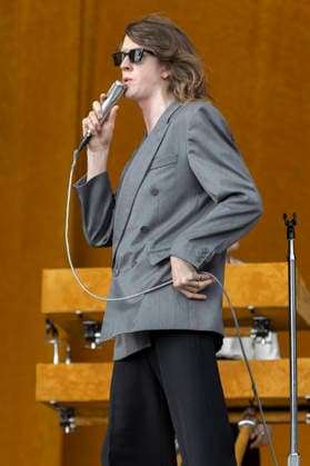 Blossoms perform at Leeds Festival Tom Ogden of british band Blossoms performs at Leeds Festival 2026, Bramham Park, Leeds, 28th August 2026, Credit:Mike Gray MIKE GRAY - B4227 Avalon  Copyright: xMikexGrayx xMIKExGRAYx-xB4227x xAvalonx 1128987529