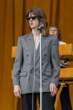 Blossoms perform at Leeds Festival Tom Ogden of british band Blossoms performs at Leeds Festival 2026, Bramham Park, Leeds, 28th August 2026, Credit:Mike Gray MIKE GRAY - B4227 Avalon  Copyright: xMikexGrayx xMIKExGRAYx-xB4227x xAvalonx 1128987540