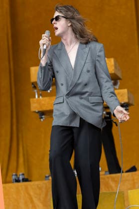 Blossoms perform at Leeds Festival Tom Ogden of british band Blossoms performs at Leeds Festival 2026, Bramham Park, Leeds, 28th August 2026, Credit:Mike Gray MIKE GRAY - B4227 Avalon  Copyright: xMikexGrayx xMIKExGRAYx-xB4227x xAvalonx 1128987557
