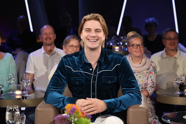 Vincent Gross, singer, appeared as a guest on the NDR Talk Show on August 28, 2026, on NDR Television’s Channel 3; photo op before the taping on July 3, 2026, at the Hamburg Lokstedt television studio