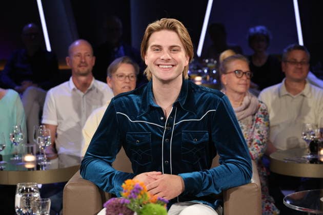 Vincent Gross, singer, appeared as a guest on the NDR Talk Show on August 28, 2026, on NDR Television’s Channel 3; photo op before the taping on July 3, 2026, at the Hamburg Lokstedt television studio