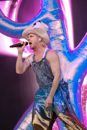 Scissor Sisters Perform at Victorious Festival in Southsea, UK - 28 Aug 2026 Jake Shears, lead singer with American pop rock band Scissor Sisters performing live on stage at Victorious Festival. Southsea United Kingdom Copyright: xDawnxFletcher-Parkx xSOPAxImagesx DSCF7866