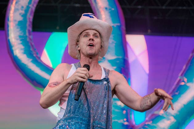 Scissor Sisters Perform at Victorious Festival in Southsea, UK - 28 Aug 2026 Jake Shears, lead singer with American pop rock band Scissor Sisters performing live on stage at Victorious Festival. Southsea United Kingdom Copyright: xDawnxFletcher-Parkx xSOPAxImagesx DSCF8659