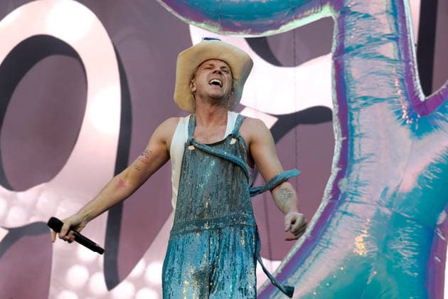 August 28, 2026, Southsea, Hampshire, United Kingdom: Jake Shears, lead singer with American pop rock band Scissor Sisters performing live on stage at Victorious Festival. Southsea United Kingdom - ZUMAs197 20260828_aaa_s197_067 Copyright: xDawnxFletcher-Parkx