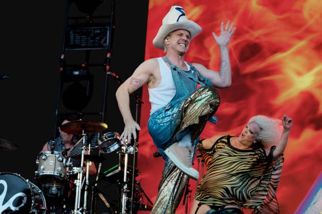 August 28, 2026, Southsea, Hampshire, United Kingdom: Lead singer Jake Shears, and vocalist and dancer Amber Martin with American pop rock band Scissor Sisters performing live on stage at Victorious Festival. Southsea United Kingdom - ZUMAs197 20260828_aaa_s197_082 Copyright: xDawnxFletcher-Parkx