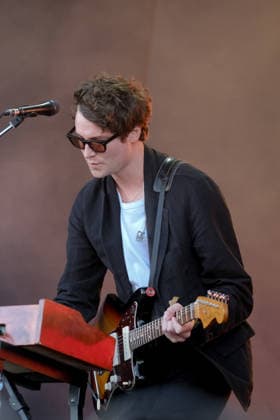 The Vaccines performs live on stage at Victorious Festival in Southsea, UK - Welsh guitarist and keyboard player Matthew Hitt, of Indie rock band, The Vaccines performs live on stage at Victorious Festival, Southsea. The current line up consists of Justin Young, Árni Árnason, Matthew Hitt, Timothy Lanham and Yoann Intonti Southsea United Kingdom Copyright: xDawnxFletcher-Parkx xSOPAxImagesx vengavax (165)