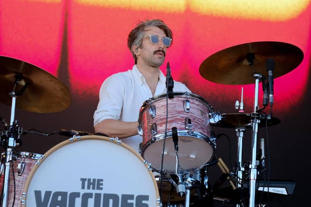 The Vaccines performs live on stage at Victorious Festival in Southsea, UK - French born drummer, Yoann Intonti of Indie rock band, The Vaccines performs live on stage at Victorious Festival, Southsea. The current line up consists of Justin Young, Árni Árnason, Matthew Hitt, Timothy Lanham and Yoann Intonti Southsea United Kingdom Copyright: xDawnxFletcher-Parkx xSOPAxImagesx vengavax (240)