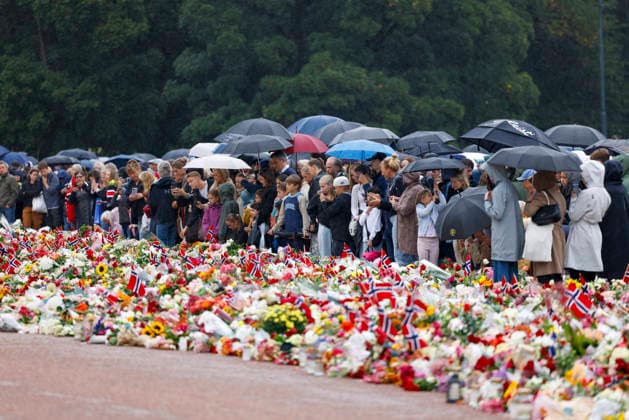 A book of condolences is on display at Oslo City Hall, Oslo, August 29, 2026. Mourners gather at Slottsplassen to lay flowers, candles, and messages on Saturday morning following King Harald’s death on Friday morning. Photo: Hanna Johre, NTB, Oslo, Norway. Kdl8VU5Pxoo. EDITORIAL USE ONLY. Ref: POLKdl8VU5Pxoo.jpg  Copyright: xHannaxJohrex xNTBx