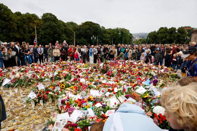 A book of condolences is on display at Oslo City Hall, Oslo, August 29, 2026. Mourners gather at Slottsplassen to lay flowers, candles, and messages on Saturday morning following King Harald’s death on Friday morning. Photo: Hanna Johre, NTB, Oslo, Norway wLKGP7mqslM EDITORIAL USE ONLY Ref POLwLKGP7mqslM jpg  Copyright: xHannaxJohrex xNTBx