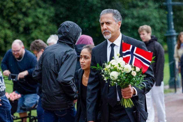A book of condolences is laid out at Oslo City Hall, Oslo, August 29, 2026. Abid Raja of the Liberal Party and his wife, Nadia Ansar, are at Slottsplassen to lay flowers on Saturday morning following King Harald’s death on Friday morning. Photo: Hanna Johre, NTB, Oslo, Norway, Q6YLDY XlpM EDITORIAL USE ONLY Ref POLQ6YLDY XlpM jpg  Copyright: xHannaxJohrex xNTBx
