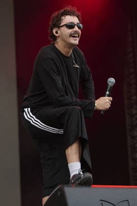Antony Szmierek performs on stage at the Big Feastival Day 1 2026 held at the Alex James Farm Featuring: Antony Szmierek Where: Kingham, United Kingdom When: 28 Aug 2026 Credit: Alan West Cover Images EDITORIAL USE ONLY. NOT FOR USE BY NEWSPAPERS BASED IN THE UK. Copyright: xAlanxDxWestx coverimg55954484