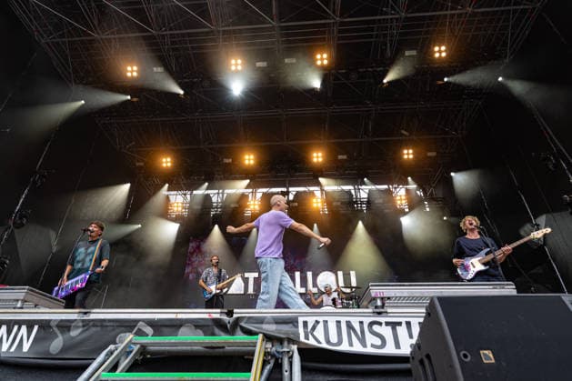 Cat Ballou at the Oh wie schön Festival on the Kunst Rasen in Bonn, August 29, 2026. The Cologne-based dialect pop band Cat Ballou performing live outdoors on the Kunst Rasen in Bonn, Bonn, Gronau, North Rhine-Westphalia, Germany Copyright: xMarcxJohnx