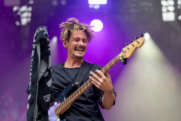 Cat Ballou at the Oh wie schön Festival on the Kunst Rasen in Bonn, August 29, 2026. Bassist Kevin WITTWER, Cat Ballou. The Cologne-based dialect pop band Cat Ballou during an open-air live performance on the Kunst Rasen in Bonn, Bonn-Gronau, North Rhine-Westphalia, Germany Copyright: xMarcxJohnx