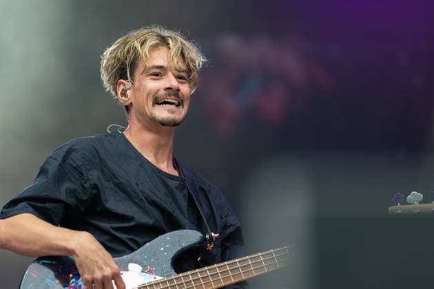 Cat Ballou at the Oh wie schön Festival on the Kunst Rasen in Bonn, August 29, 2026. Bassist Kevin WITTWER. Cat Ballou, the Cologne-based dialect pop band, performing live outdoors on the Kunst Rasen in Bonn, Bonn-Gronau, North Rhine-Westphalia, Germany Copyright: xMarcxJohnx