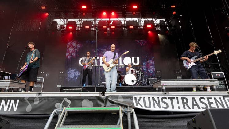 Cat Ballou at the Oh wie schön Festival on the Kunst Rasen in Bonn, August 29, 2026. The Cologne-based dialect pop band Cat Ballou performing live outdoors on the Kunst Rasen in Bonn, Bonn, Gronau, North Rhine-Westphalia, Germany Copyright: xMarcxJohnx