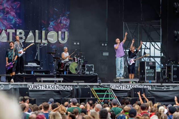 Cat Ballou at the Oh wie schön Festival on the Kunst Rasen in Bonn, August 29, 2026. The Cologne-based dialect pop band Cat Ballou performing live outdoors on the Kunst Rasen in Bonn, Bonn, Gronau, North Rhine-Westphalia, Germany Copyright: xMarcxJohnx
