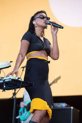 August 29, 2026, Bristol, Bristol, UK: Bristol, UK. JOY CROOKES performs on the Main Stage at Forwards Festival, taking place over the bank holiday weekend. The event is run on renewable energy. Bristol UK  - ZUMAl94_ 20260829_zaf_l94_005 Copyright: xSimonxChapmanx