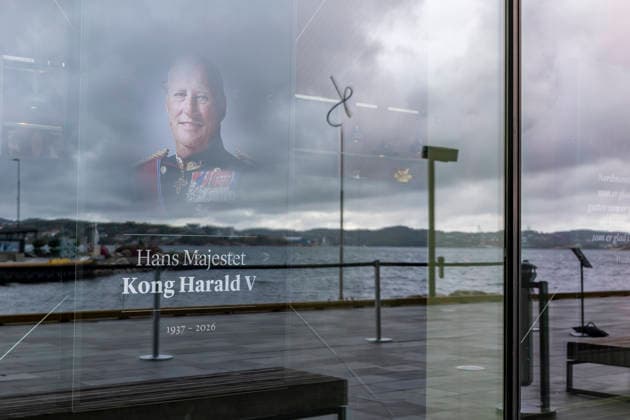 King Harald V has died in Kristiansand on August 29, 2026. Reflections of King Harald V in a window at Kilden in Kristiansand. Photo by Tor Erik Schroder, NTB, Kristiansand, Norway. I3Eb t8g1VM EDITORIAL USE ONLY Ref BNCI3Eb t8g1VM jpg  Copyright: xTorxErikxSchroderx xNTBx
