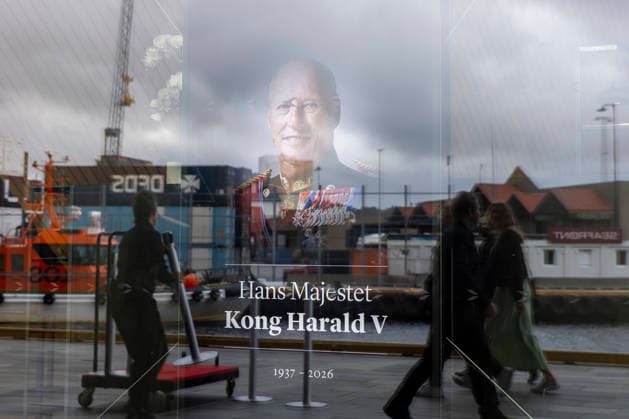 King Harald V has died in Kristiansand, August 29, 2026. Reflections of King Harald V in a window at Kilden in Kristiansand. Photo by Tor Erik Schroder, NTB, Kristiansand, Norway. oOEChYVjt50 EDITORIAL USE ONLY Ref BNCoOEChYVjt50 jpg  Copyright: xTorxErikxSchroderx xNTBx
