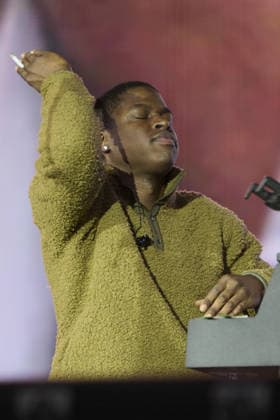 Performances at All Points East 2026 Day 5 held at the Victoria Park Featuring: Daniel Caesar Where: London, United Kingdom When: 29 Aug 2026 Credit: Alan West Cover Images EDITORIAL USE ONLY. NOT FOR USE BY NEWSPAPERS BASED IN THE UK. Copyright: xx coverimg55956227