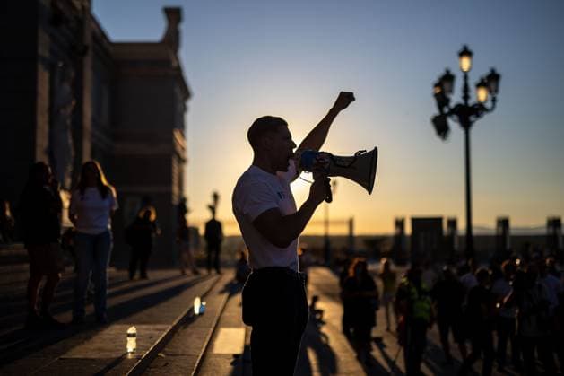 August 29, 2026, Madrid, Spain: The silhouette of Toni Esto vez, leader of the far-right youth group Reconquista and spokesperson coordinator in Spain for the Save Europe Act movement, is seen as he speaks through a megaphone at a far-right rally in Madrid.Rally organized by far-right groups such as Europe Save Act, Revuelta, and Reconquista in support of remigration, under the slogan Save Spain, save Europe! Madrid Spain  - ZUMAs197 20260829_aaa_s197_149 Copyright: xDavidxCanalesx