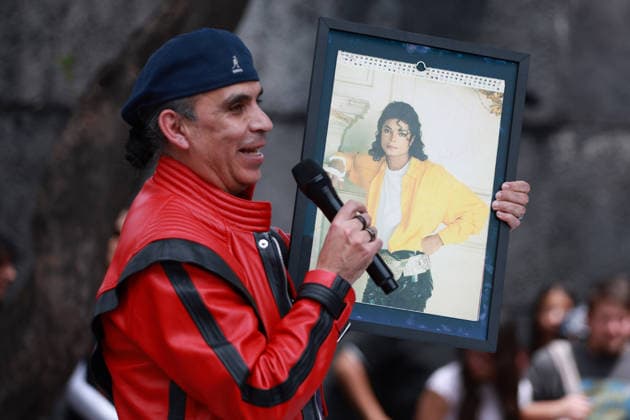 ?Massive Michael Jackson Thriller Dance Tribute MEXICO CITY, MEXICO - AUGUST 29: A fan of Michael Jackson takes part in a massive Thriller dance tribute, at the Monument to the Revolution, in Mexico City, Mexico on August 29, 2026. ?Hundreds of fans gathered dressed as the legendary American singer, known as the King of Pop, to perform the iconic choreography and celebrate what would have been his 68th birthday. Daniel Cardenas Anadolu Mexico City Mexico. Editorial use only. Please get in touch for any other usage.  Copyright: x2026xAnadoluxDanielxCardenasx