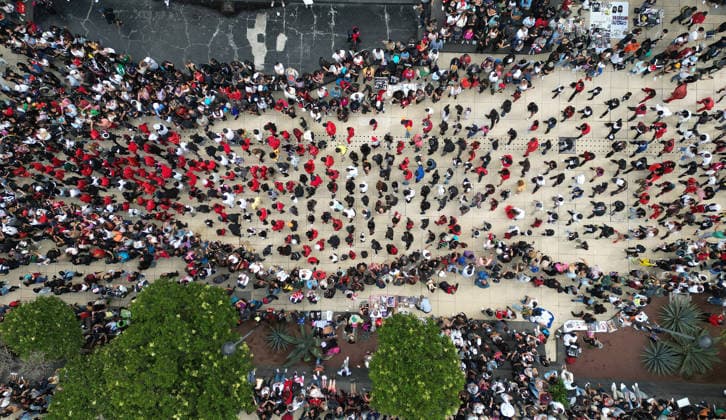 ?Massive Michael Jackson Thriller Dance Tribute MEXICO CITY, MEXICO - AUGUST 29: Fans of Michael Jackson take part in a massive Thriller dance tribute, at the Monument to the Revolution, in Mexico City, Mexico on August 29, 2026. ?Hundreds of fans gathered dressed as the legendary American singer, known as the King of Pop, to perform the iconic choreography and celebrate what would have been his 68th birthday. Daniel Cardenas Anadolu Mexico City Mexico. Editorial use only. Please get in touch for any other usage.  Copyright: x2026xAnadoluxDanielxCardenasx