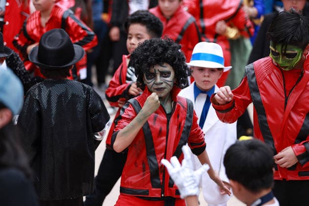 ?Massive Michael Jackson Thriller Dance Tribute MEXICO CITY, MEXICO - AUGUST 29: Fans of Michael Jackson take part in a massive Thriller dance tribute, at the Monument to the Revolution, in Mexico City, Mexico on August 29, 2026. ?Hundreds of fans gathered dressed as the legendary American singer, known as the King of Pop, to perform the iconic choreography and celebrate what would have been his 68th birthday. Daniel Cardenas Anadolu Mexico City Mexico. Editorial use only. Please get in touch for any other usage.  Copyright: x2026xAnadoluxDanielxCardenasx