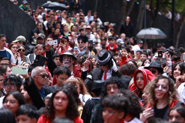 ?Massive Michael Jackson Thriller Dance Tribute MEXICO CITY, MEXICO - AUGUST 29: Fans of Michael Jackson take part in a massive Thriller dance tribute, at the Monument to the Revolution, in Mexico City, Mexico on August 29, 2026. ?Hundreds of fans gathered dressed as the legendary American singer, known as the King of Pop, to perform the iconic choreography and celebrate what would have been his 68th birthday. Daniel Cardenas Anadolu Mexico City Mexico. Editorial use only. Please get in touch for any other usage.  Copyright: x2026xAnadoluxDanielxCardenasx