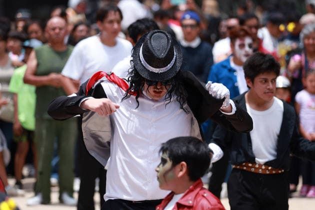 ?Massive Michael Jackson Thriller Dance Tribute MEXICO CITY, MEXICO - AUGUST 29: A fan of Michael Jackson takes part in a massive Thriller dance tribute, at the Monument to the Revolution, in Mexico City, Mexico on August 29, 2026. ?Hundreds of fans gathered dressed as the legendary American singer, known as the King of Pop, to perform the iconic choreography and celebrate what would have been his 68th birthday. Daniel Cardenas Anadolu Mexico City Mexico. Editorial use only. Please get in touch for any other usage.  Copyright: x2026xAnadoluxDanielxCardenasx