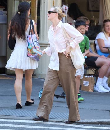 Elle Fanning out in New York Actress Elle Fanning is having lunch with a friend at Cafe Cluny in The West Village, NY on August 29, 2026. Photo by Dylan Travis ABACAPRESS.COM New York NY  Copyright: xDylanxTravis ABACAx