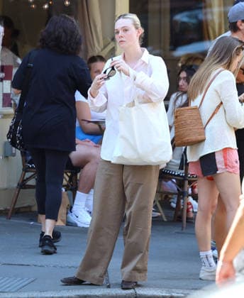 Elle Fanning out in New York Actress Elle Fanning is having lunch with a friend at Cafe Cluny in The West Village, NY on August 29, 2026. Photo by Dylan Travis ABACAPRESS.COM New York NY  Copyright: xDylanxTravis ABACAx