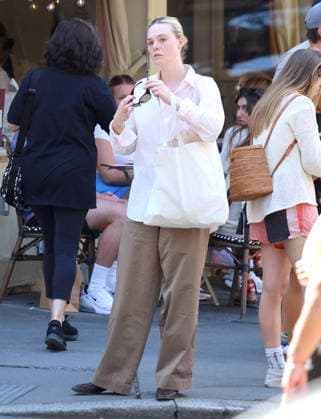 Elle Fanning out in New York Actress Elle Fanning is having lunch with a friend at Cafe Cluny in The West Village, NY on August 29, 2026. Photo by Dylan Travis ABACAPRESS.COM New York NY  Copyright: xDylanxTravis ABACAx