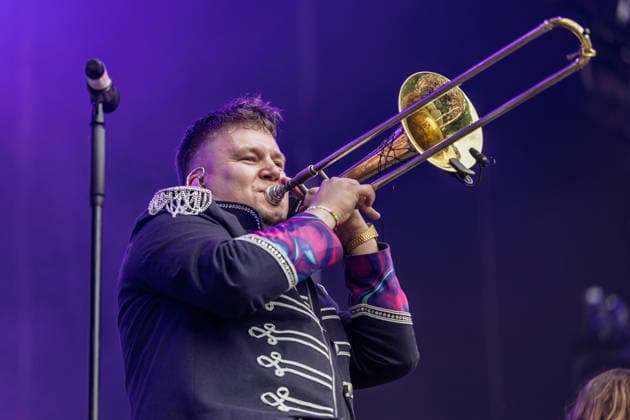 Druckluft at the Oh wie schön Festival on the Kunst Rasen in Bonn, August 29, 2026. Trombonist and singer Florian HERTEL. Druckluft, the Bonn-based brass and performance band, during an open-air live performance on the Kunst Rasen in Bonn, Bonn-Gronau, North Rhine-Westphalia, Germany Copyright: xMarcxJohnx