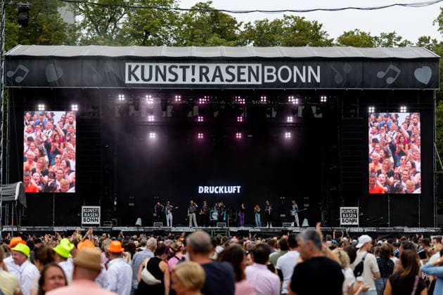 Druckluft at the Oh wie schön Festival on the Kunst Rasen in Bonn, August 29, 2026. The Bonn-based brass and performance band Druckluft during an open-air live performance on the Kunst Rasen in Bonn, Bonn, Gronau, North Rhine-Westphalia, Germany Copyright: xMarcxJohnx