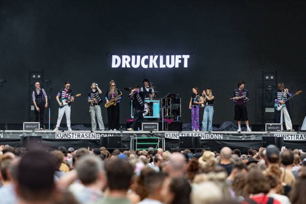 Druckluft at the Oh wie schön Festival on the Kunst Rasen in Bonn, August 29, 2026. The Bonn-based brass and performance band Druckluft during an open-air live performance on the Kunst Rasen in Bonn, Bonn, Gronau, North Rhine-Westphalia, Germany Copyright: xMarcxJohnx