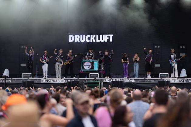 Druckluft at the Oh wie schön Festival on the Kunst Rasen in Bonn, August 29, 2026. The Bonn-based brass and performance band Druckluft during an open-air live performance on the Kunst Rasen in Bonn, Bonn, Gronau, North Rhine-Westphalia, Germany Copyright: xMarcxJohnx